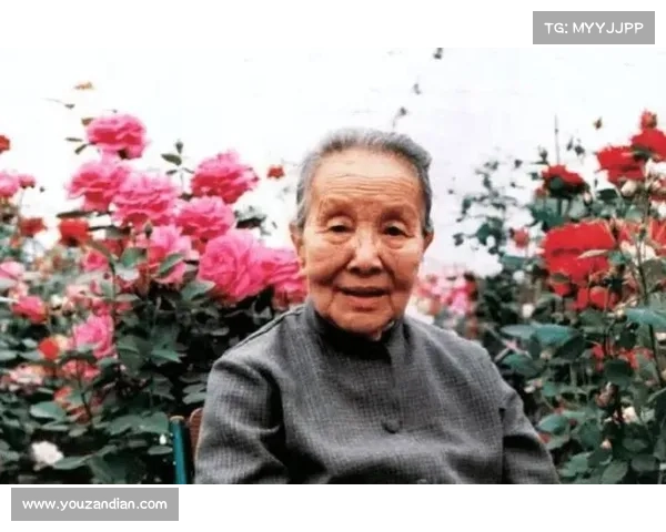 冰心诗文中的人性光辉与母爱呈现:情感的温暖与生命的深情交织 冰心诗文中的人性光辉与母爱呈现:情感的温暖与生命的深情交织